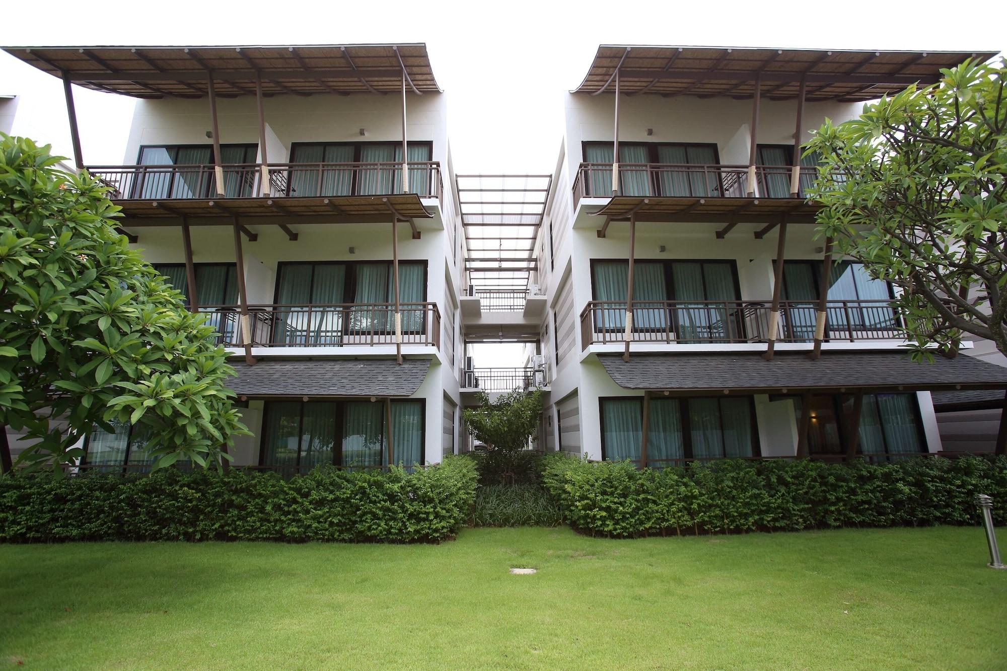 Bangsaen Heritage Hotel - Sha Plus Certified Exterior foto